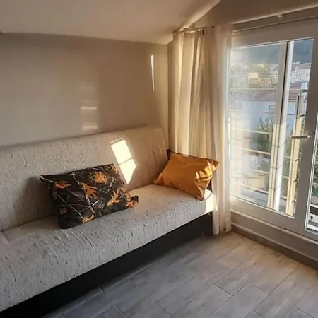 Oludenizde Deniz Manzarali Apartment
